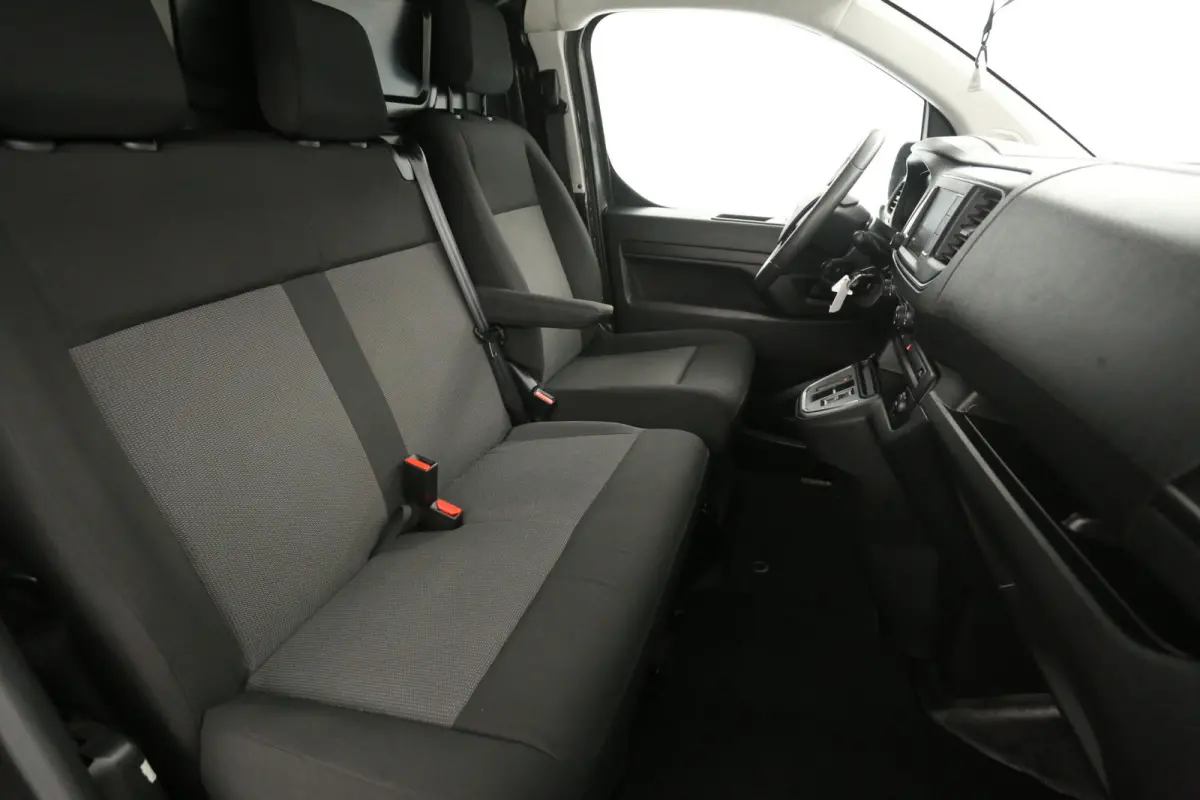 Toyota PROACE Electric Worker75 kWh Long Range L3H1 | Snelladen | SOH 95% | Airco | Cruise | Carplay | 3 Zits | Trekhaak | 2xSchuifdeur