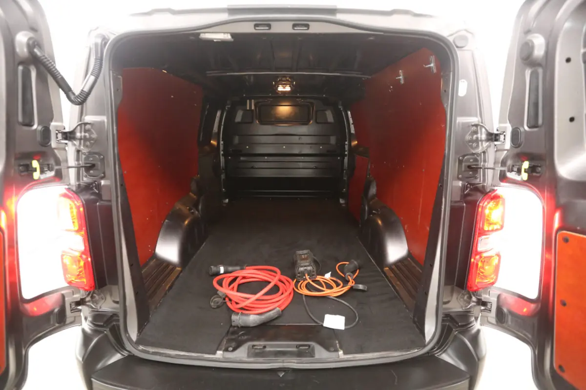 Toyota PROACE Electric Worker75 kWh Long Range L3H1 | Snelladen | SOH 95% | Airco | Cruise | Carplay | 3 Zits | Trekhaak | 2xSchuifdeur