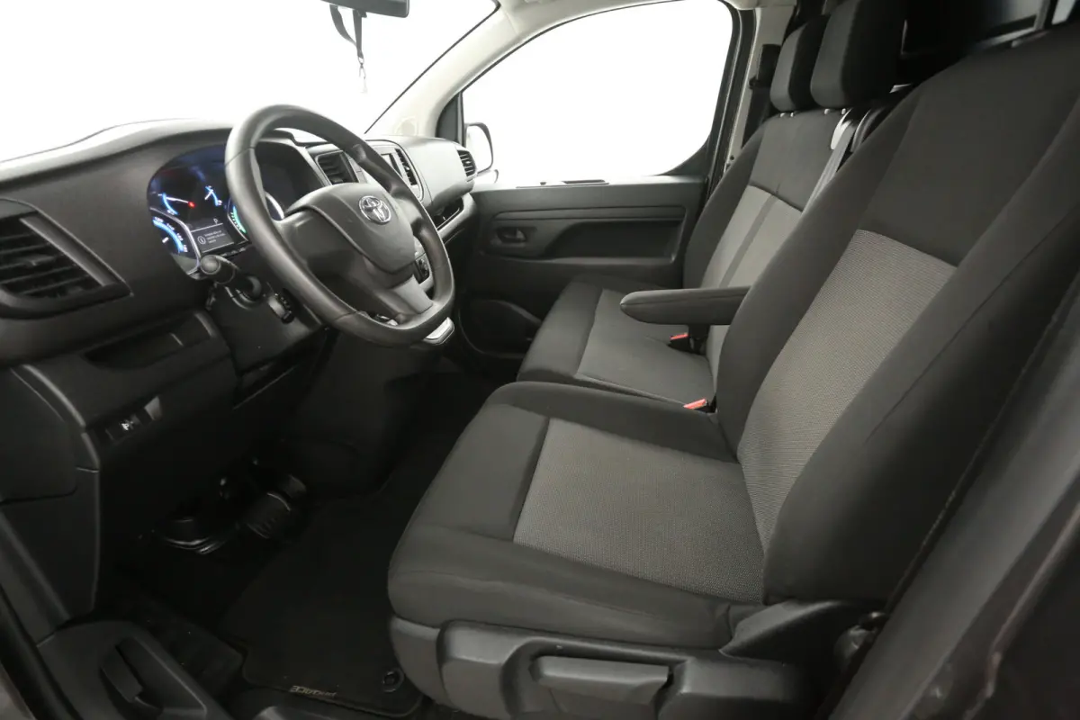 Toyota PROACE Electric Worker75 kWh Long Range L3H1 | Snelladen | SOH 95% | Airco | Cruise | Carplay | 3 Zits | Trekhaak | 2xSchuifdeur