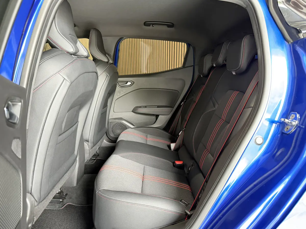1.0 TCe R.S. Line | Groot navi | 17 " | Camera | Carplay | PDC | Keyless | Clima | 100% Dealer Onderhouden!