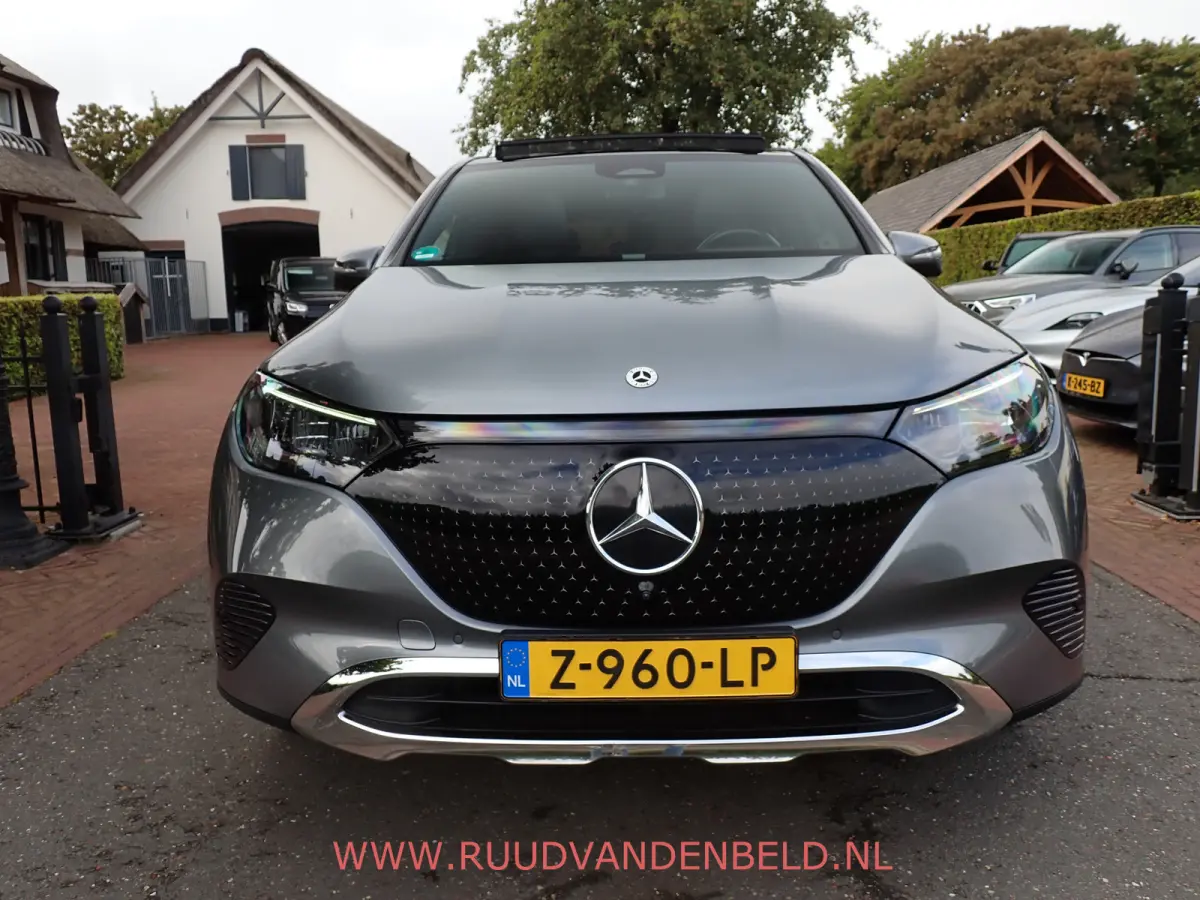 300 SPORT 91kWh PANO / TREKHAAK / 360 / CARPLAY / DISTRONIC