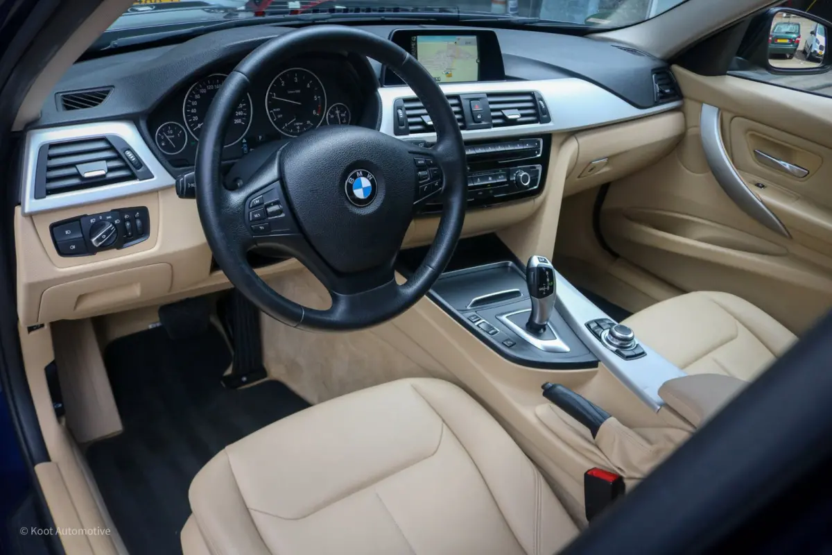 318d Centennial High Executive | Trekhaak | Leder | Navi | PDC | Cruise | Rijklaar.