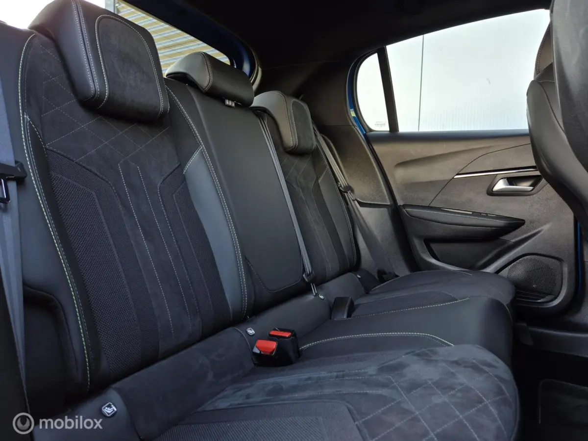 1.2 PURETECH GT PACK AUTOMAAT/FULL LED/KEYLESS/ADAPTIVE CRUISE/PARK ASSIST/CAMERA/CARPLAY