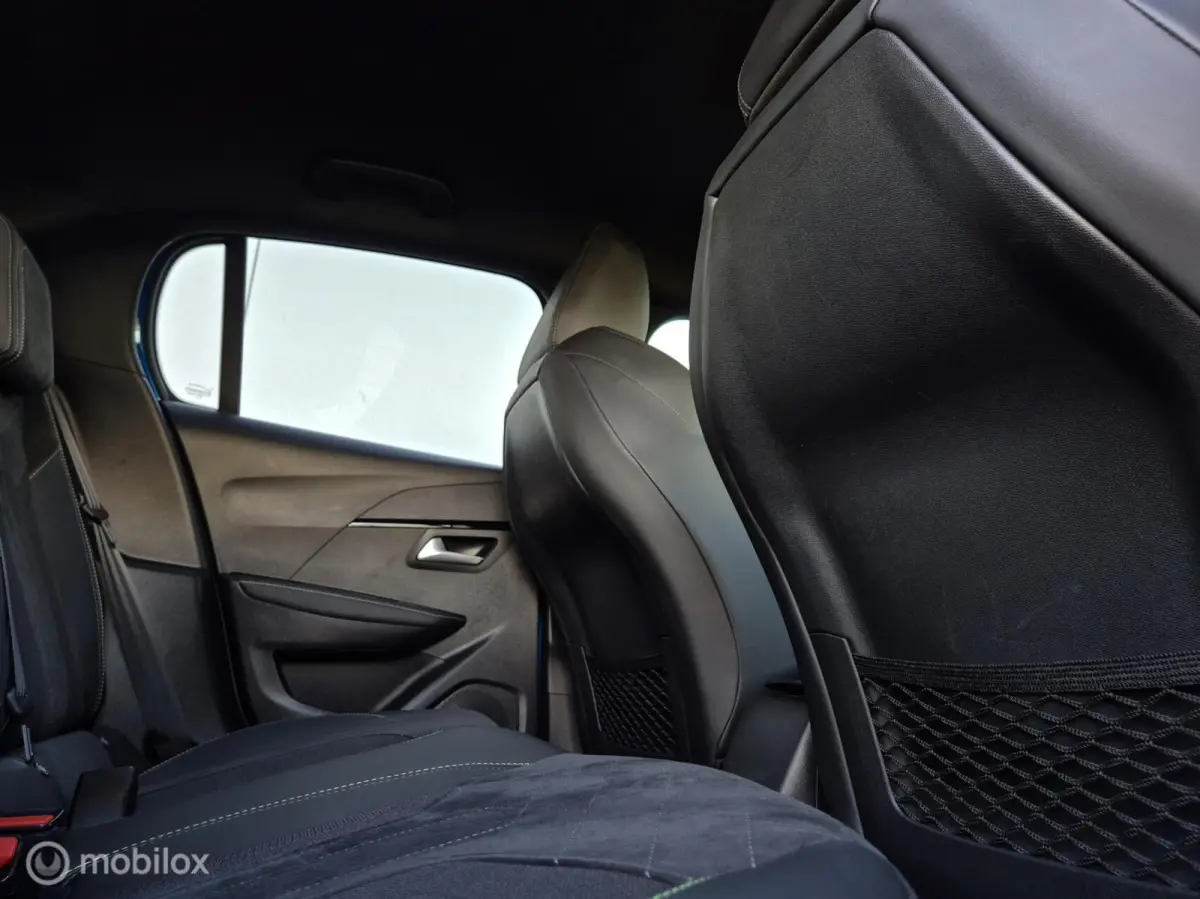 1.2 PURETECH GT PACK AUTOMAAT/FULL LED/KEYLESS/ADAPTIVE CRUISE/PARK ASSIST/CAMERA/CARPLAY