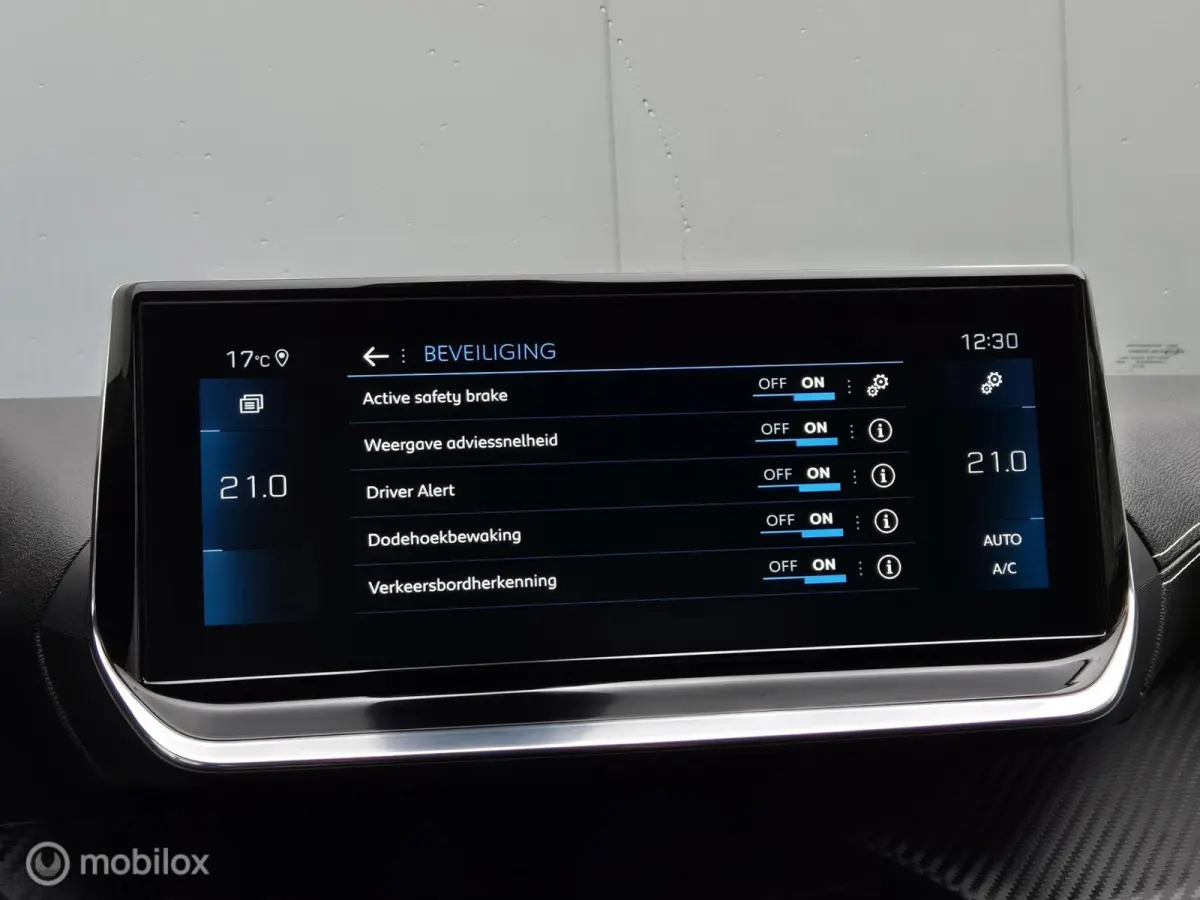 1.2 PURETECH GT PACK AUTOMAAT/FULL LED/KEYLESS/ADAPTIVE CRUISE/PARK ASSIST/CAMERA/CARPLAY
