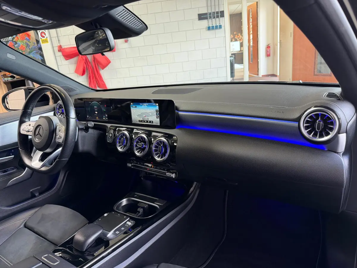 250 e AMG Night Edition Automaat, Navi, Carplay, Sfeer Verlichting, Trekhaak