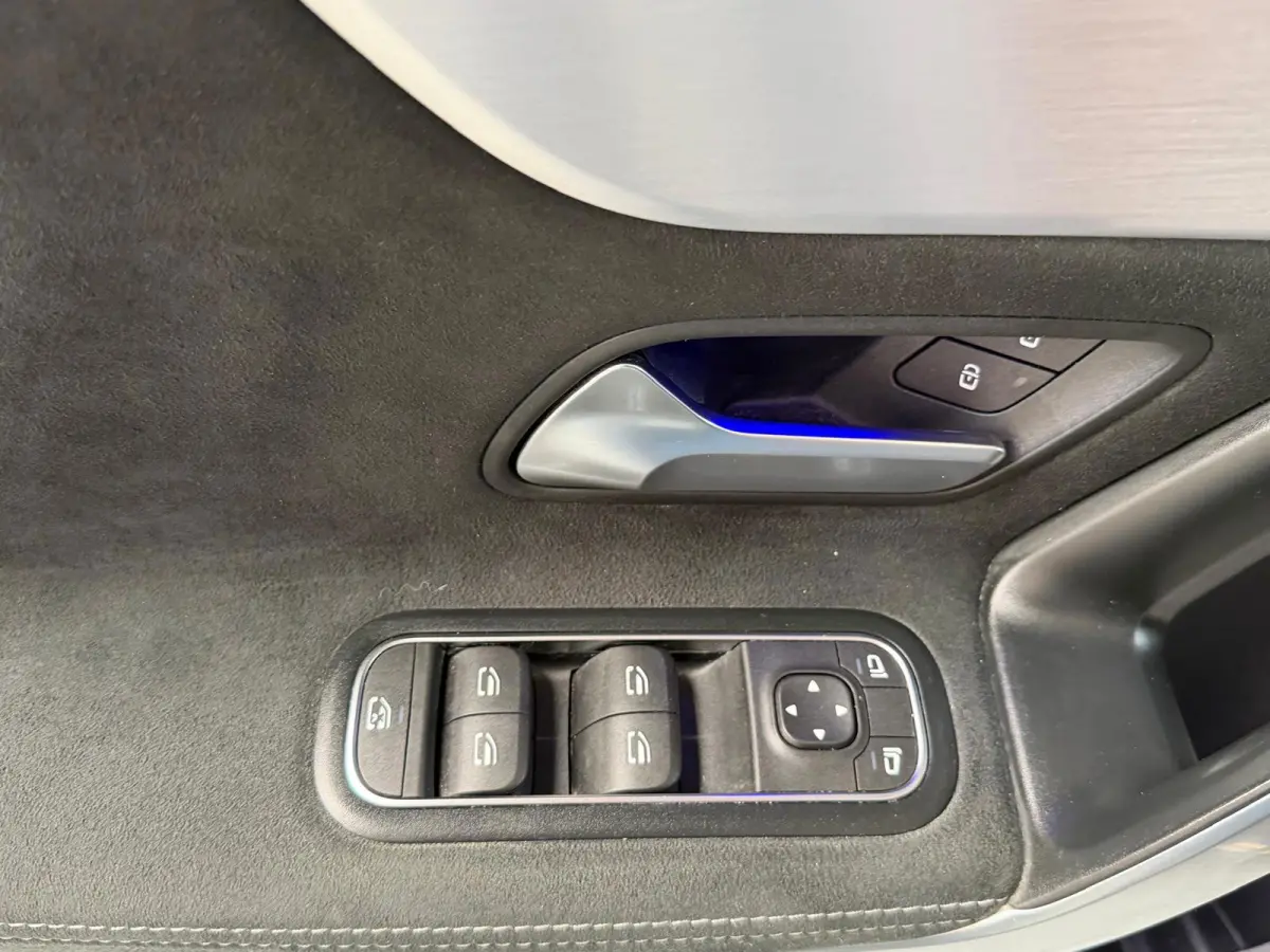 250 e AMG Night Edition Automaat, Navi, Carplay, Sfeer Verlichting, Trekhaak