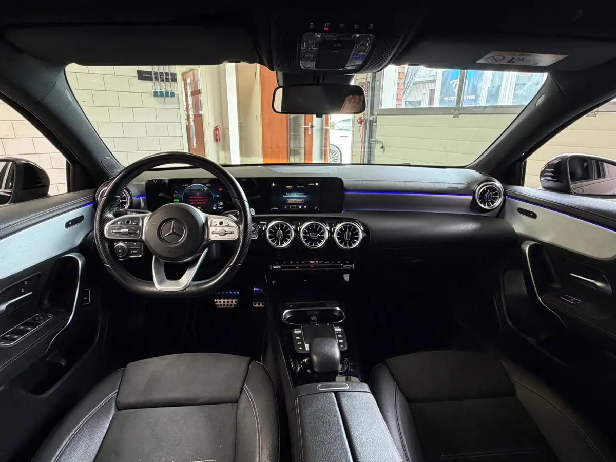 250 e AMG Night Edition Automaat, Navi, Carplay, Sfeer Verlichting, Trekhaak