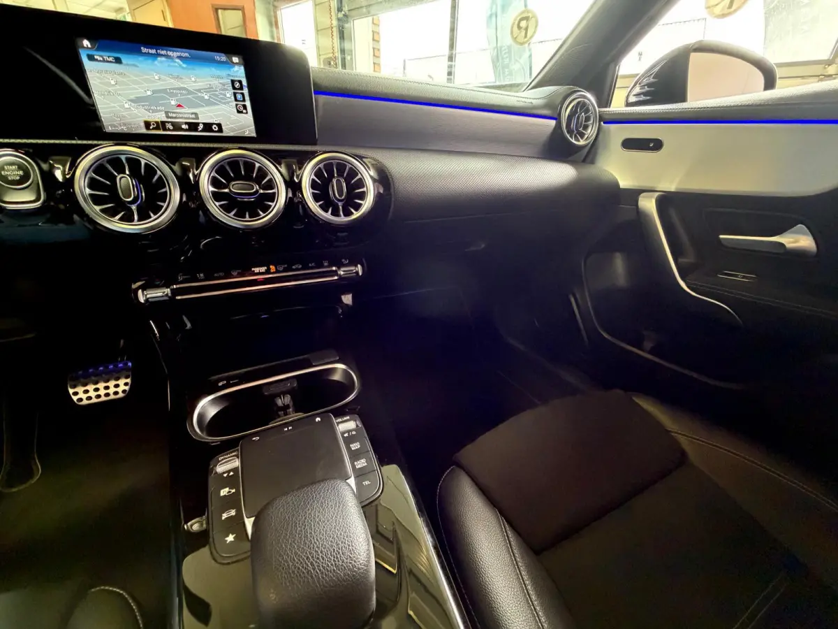 250 e AMG Night Edition Automaat, Navi, Carplay, Sfeer Verlichting, Trekhaak