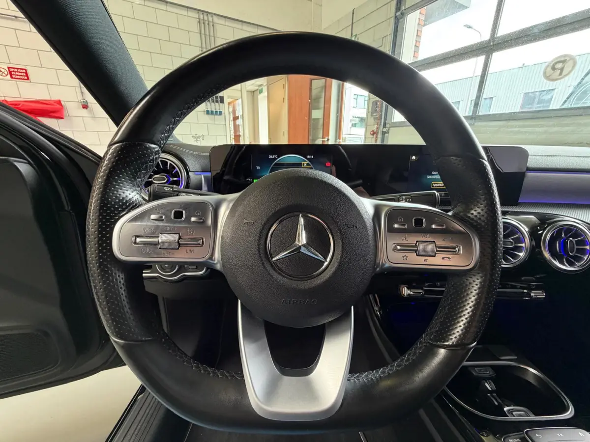 250 e AMG Night Edition Automaat, Navi, Carplay, Sfeer Verlichting, Trekhaak