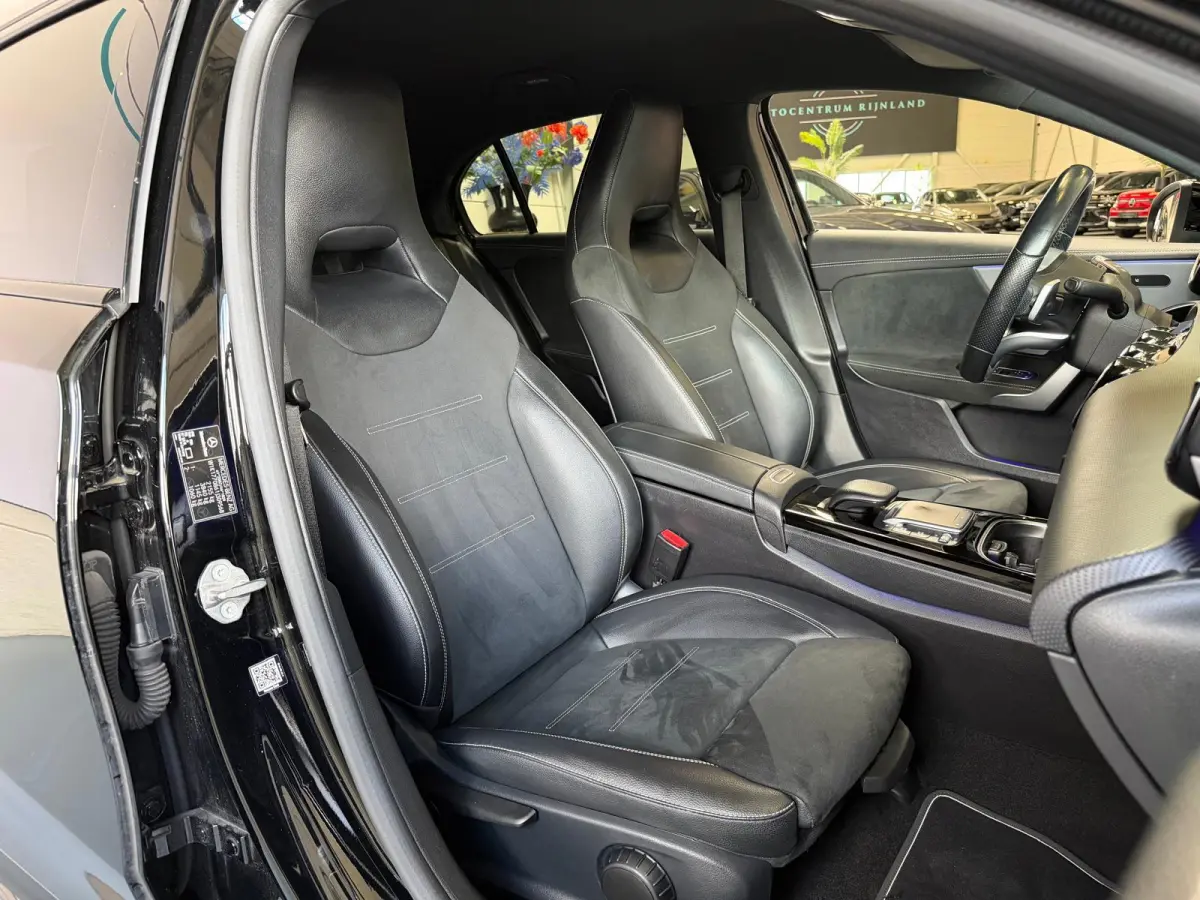 250 e AMG Night Edition Automaat, Navi, Carplay, Sfeer Verlichting, Trekhaak