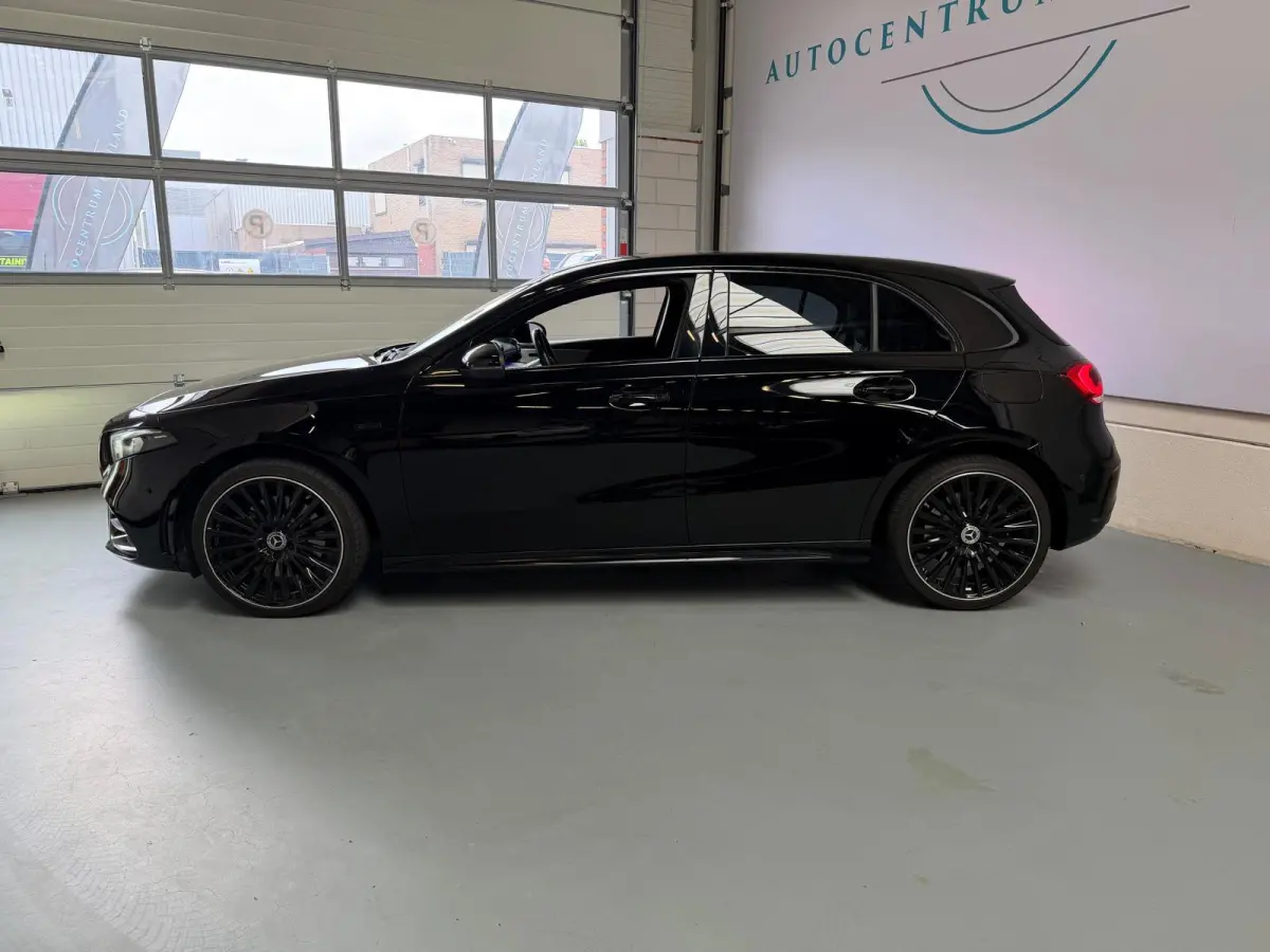 250 e AMG Night Edition Automaat, Navi, Carplay, Sfeer Verlichting, Trekhaak