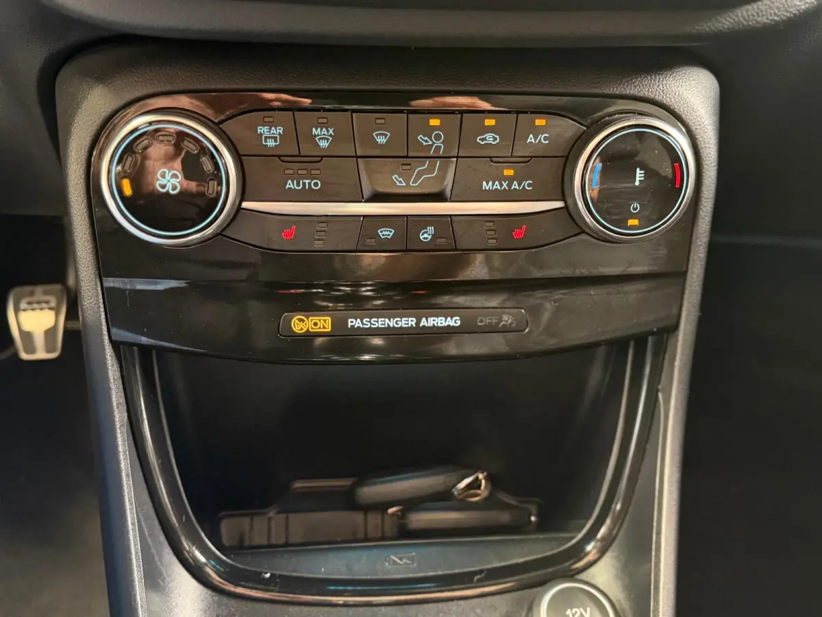 1.0 EcoBoost ST-Line X Vignale, 1 Jaar Bovag Garantie, Camera, Panoramadak, Leer, Trekhaak, Stoel/Stuurverwarming