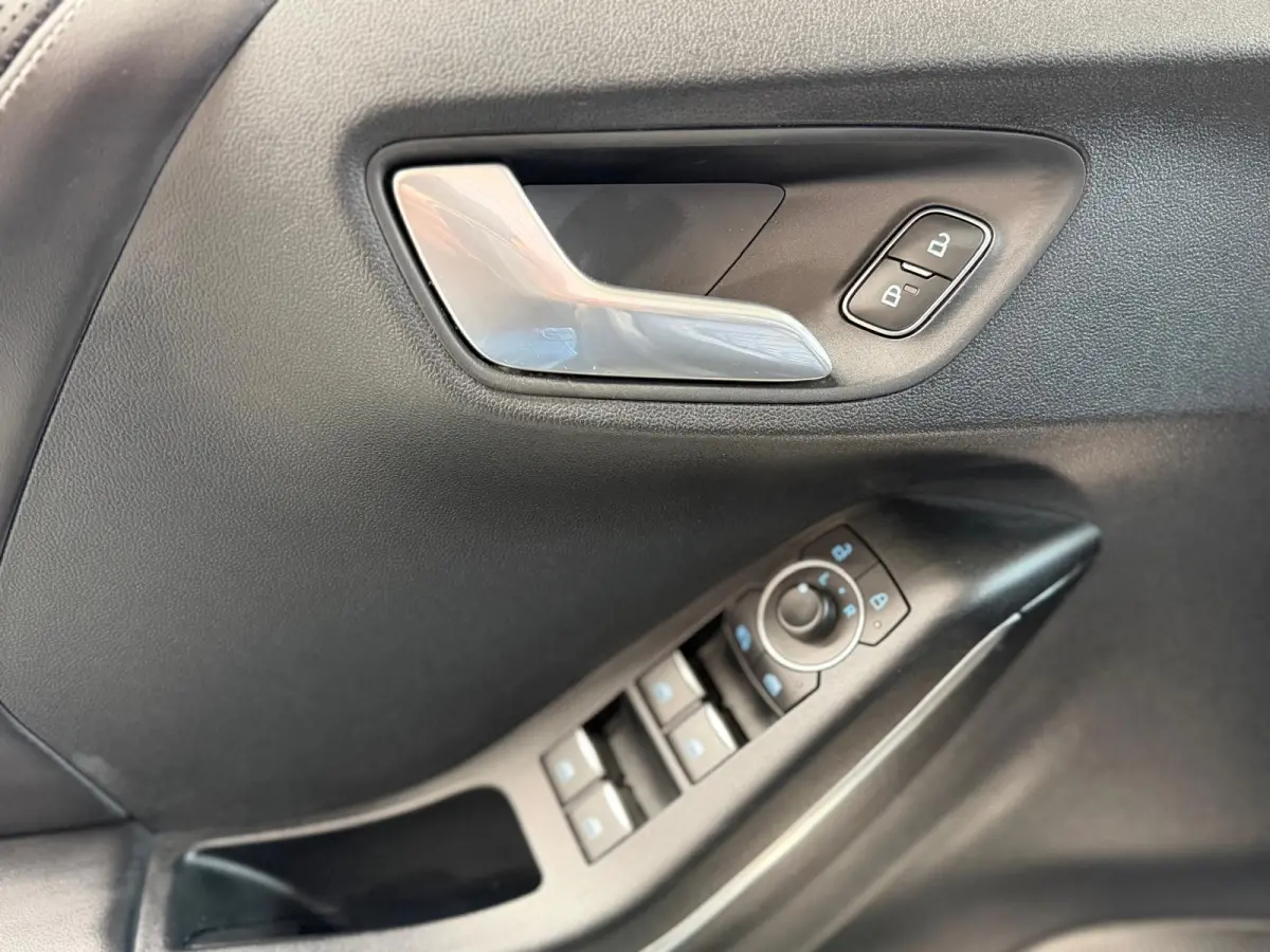 1.0 EcoBoost ST-Line X Vignale, 1 Jaar Bovag Garantie, Camera, Panoramadak, Leer, Trekhaak, Stoel/Stuurverwarming