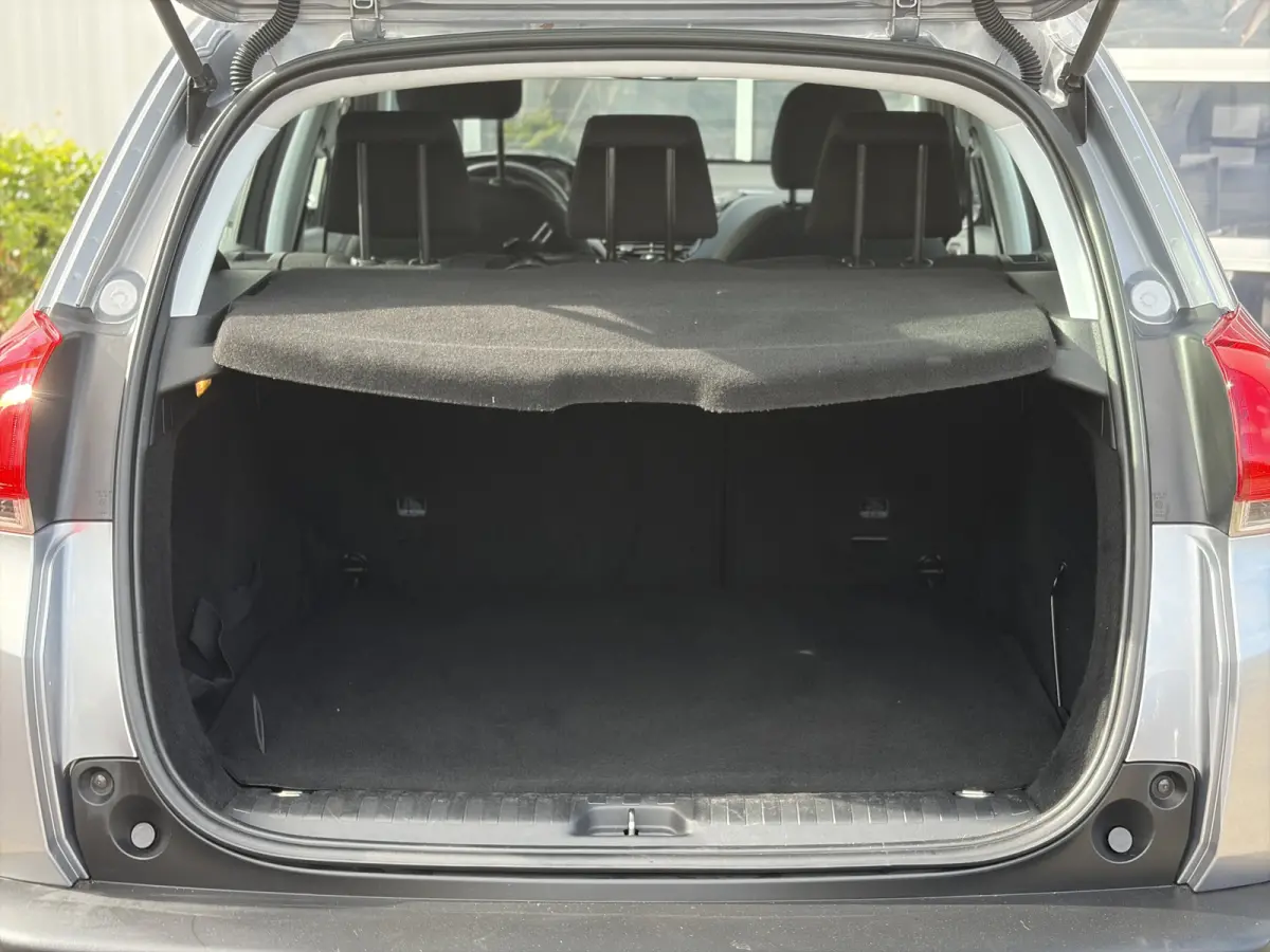 1.2 PureTech Active 82pk | Nieuwe apk! | Airco | Bluetooth | Cruise control | Isofix bevestiging voor kinderzitjes | LED dagrijverlichting | Parkeersensor achter | Radio-cd/mp3 speler | Rijd