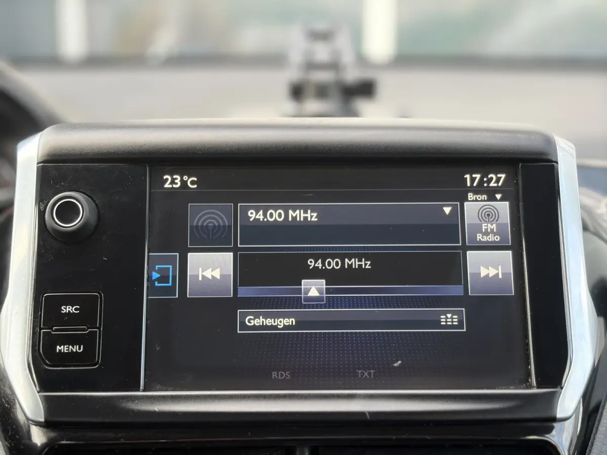1.2 PureTech Active 82pk | Nieuwe apk! | Airco | Bluetooth | Cruise control | Isofix bevestiging voor kinderzitjes | LED dagrijverlichting | Parkeersensor achter | Radio-cd/mp3 speler | Rijd