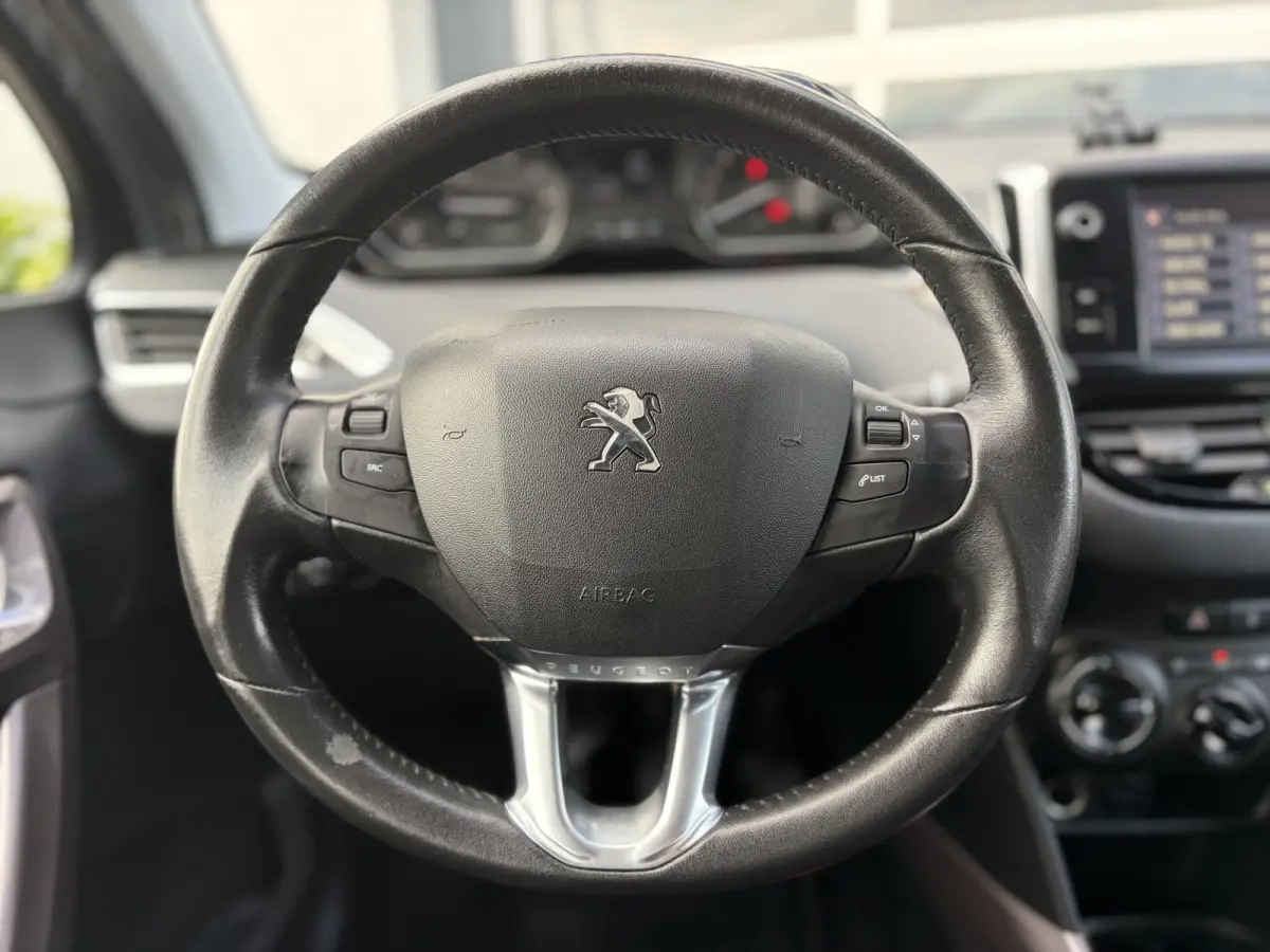 1.2 PureTech Active 82pk | Nieuwe apk! | Airco | Bluetooth | Cruise control | Isofix bevestiging voor kinderzitjes | LED dagrijverlichting | Parkeersensor achter | Radio-cd/mp3 speler | Rijd