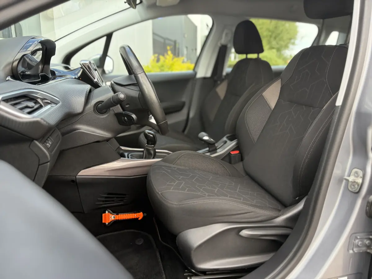 1.2 PureTech Active 82pk | Nieuwe apk! | Airco | Bluetooth | Cruise control | Isofix bevestiging voor kinderzitjes | LED dagrijverlichting | Parkeersensor achter | Radio-cd/mp3 speler | Rijd