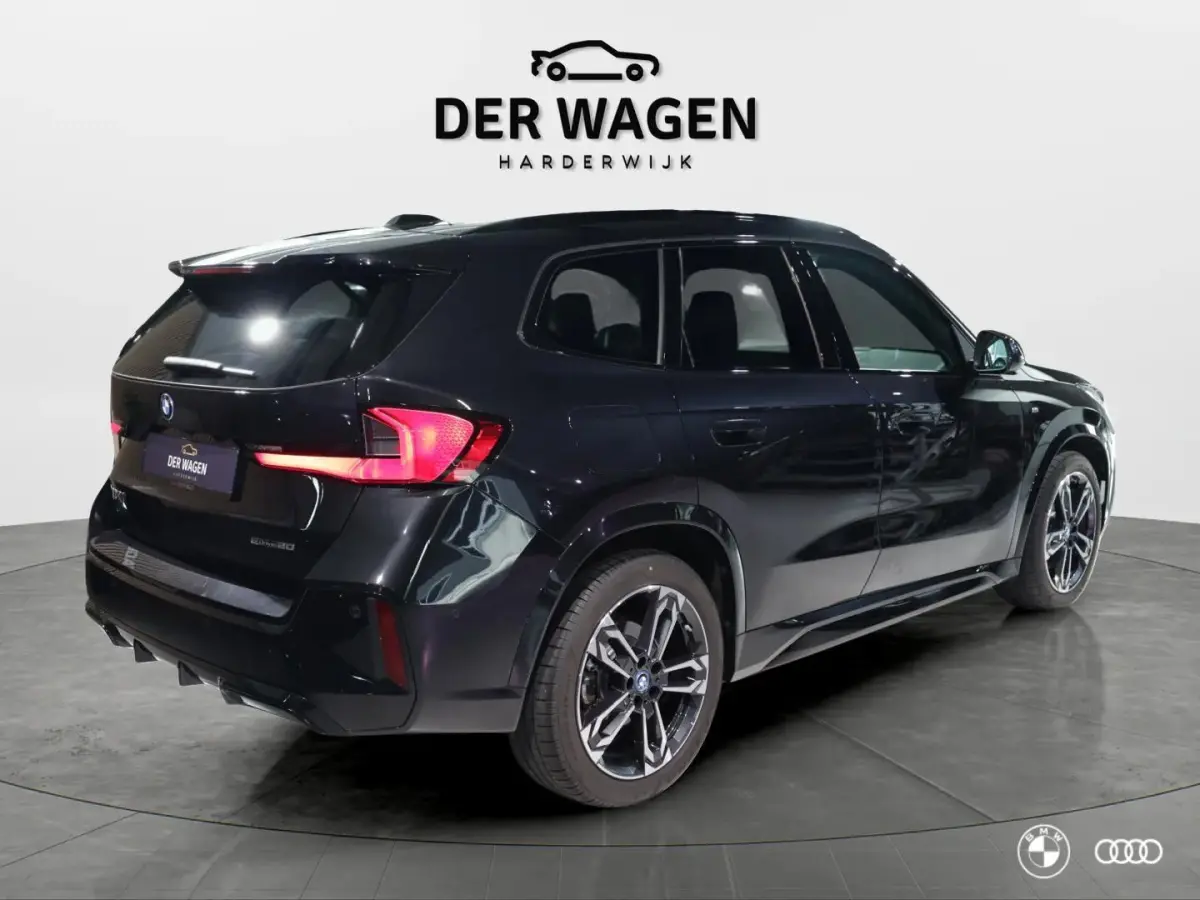 eDrive20 67 kWh M Sport / 22KW LADER / 19" / ADAP LED / KEY-LESS ENTRY-START