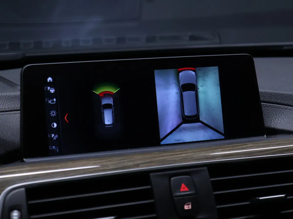 318i Luxury Edition [SCHUIFKANTELDAK, APPLE CARPLAY, MEMORY SEATS, STOELVERWARMING, 360 CAMERA, VOL LEDER, PDC V+A, NAVIGATIE PROFESSIONAL, CLIMATE, ELEKTRISCHE ACHTERKLEP, LED, KEYLESS STAR