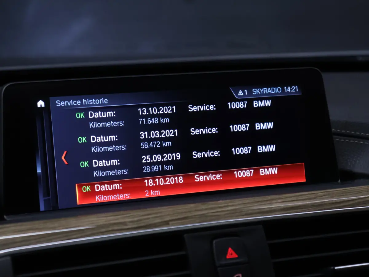 318i Luxury Edition [SCHUIFKANTELDAK, APPLE CARPLAY, MEMORY SEATS, STOELVERWARMING, 360 CAMERA, VOL LEDER, PDC V+A, NAVIGATIE PROFESSIONAL, CLIMATE, ELEKTRISCHE ACHTERKLEP, LED, KEYLESS STAR
