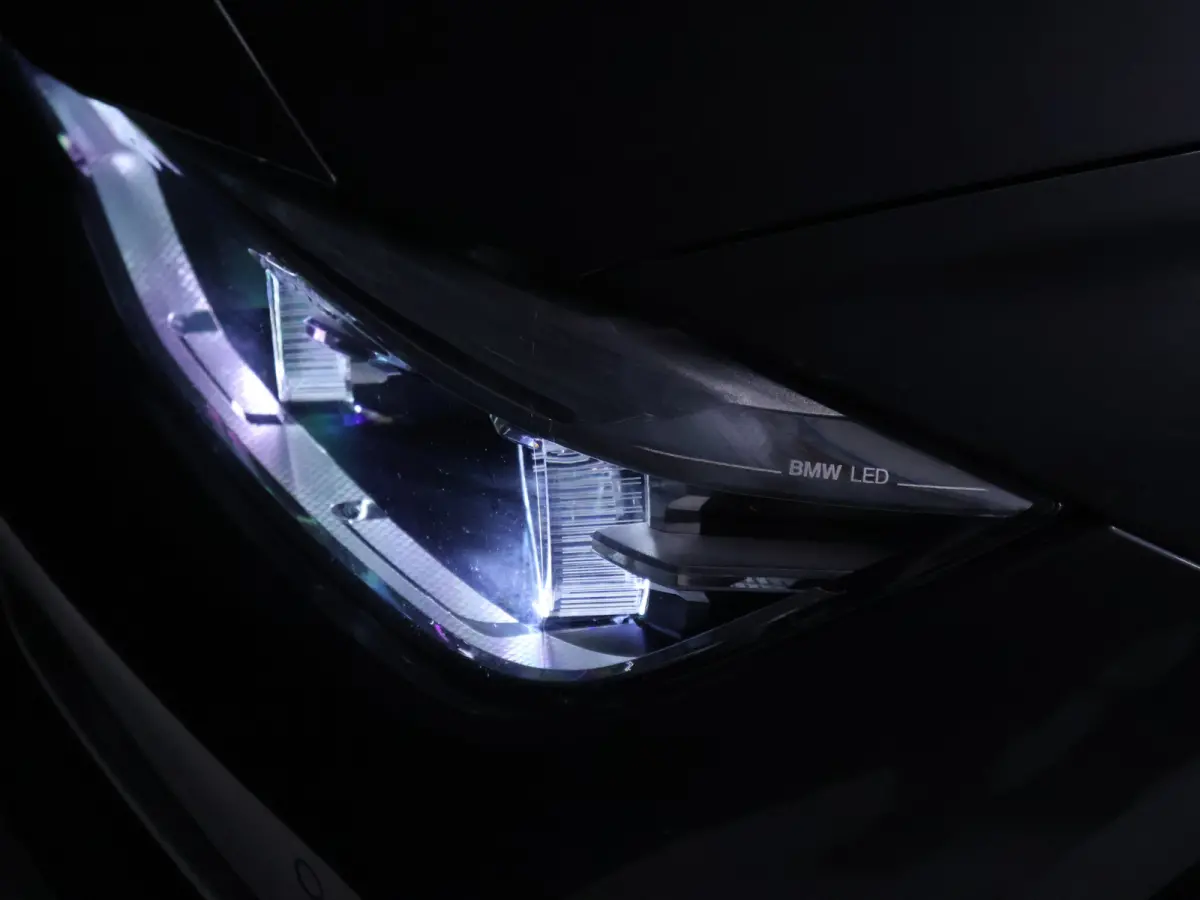 318i Luxury Edition [SCHUIFKANTELDAK, APPLE CARPLAY, MEMORY SEATS, STOELVERWARMING, 360 CAMERA, VOL LEDER, PDC V+A, NAVIGATIE PROFESSIONAL, CLIMATE, ELEKTRISCHE ACHTERKLEP, LED, KEYLESS STAR