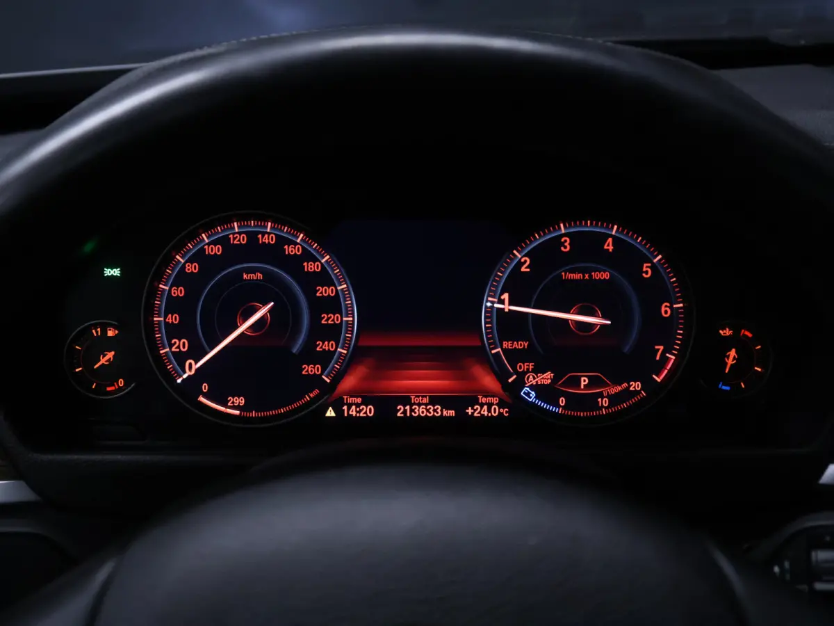 318i Luxury Edition [SCHUIFKANTELDAK, APPLE CARPLAY, MEMORY SEATS, STOELVERWARMING, 360 CAMERA, VOL LEDER, PDC V+A, NAVIGATIE PROFESSIONAL, CLIMATE, ELEKTRISCHE ACHTERKLEP, LED, KEYLESS STAR