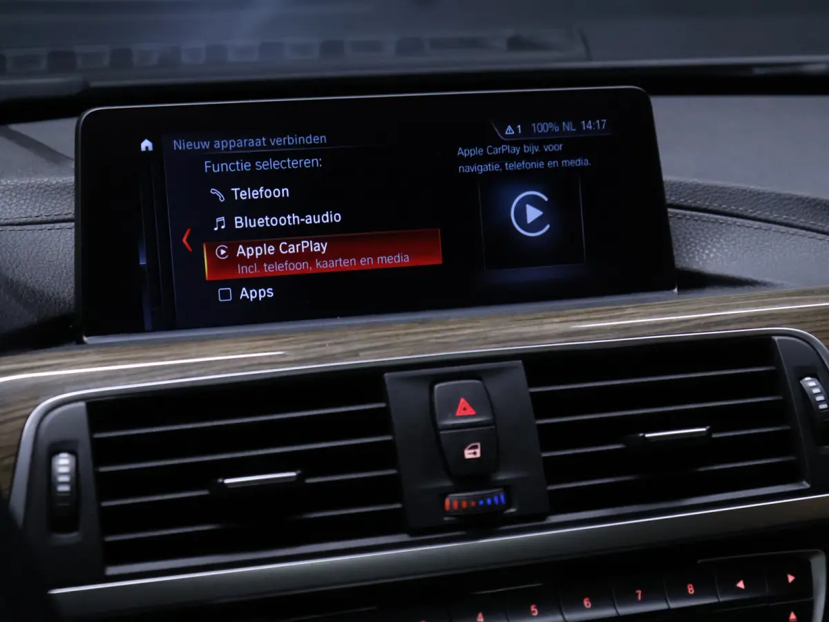 318i Luxury Edition [SCHUIFKANTELDAK, APPLE CARPLAY, MEMORY SEATS, STOELVERWARMING, 360 CAMERA, VOL LEDER, PDC V+A, NAVIGATIE PROFESSIONAL, CLIMATE, ELEKTRISCHE ACHTERKLEP, LED, KEYLESS STAR