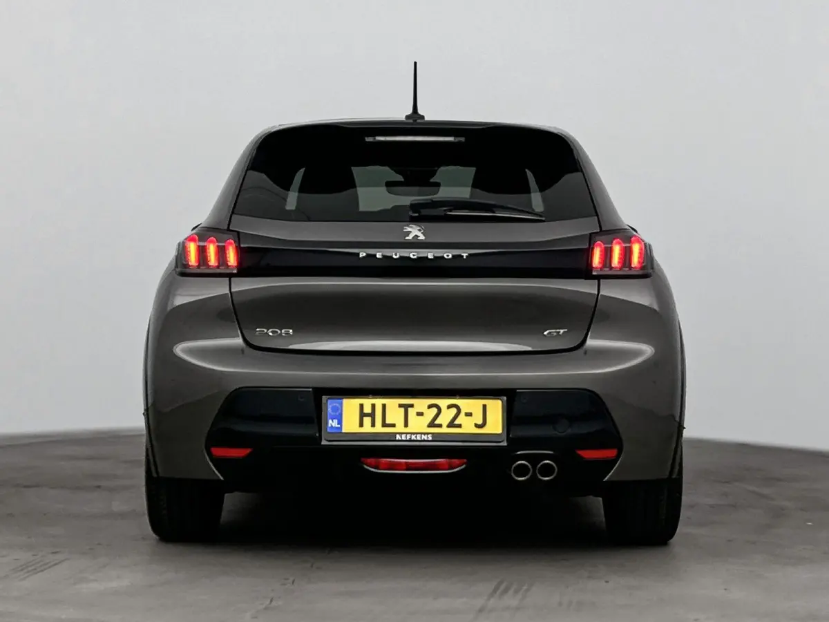 1.2 PureTech GT | Panorama dak | Camera | Lichtmetalen velgen | LED koplampen | Sportstoelen |
