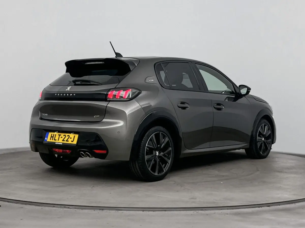1.2 PureTech GT | Panorama dak | Camera | Lichtmetalen velgen | LED koplampen | Sportstoelen |