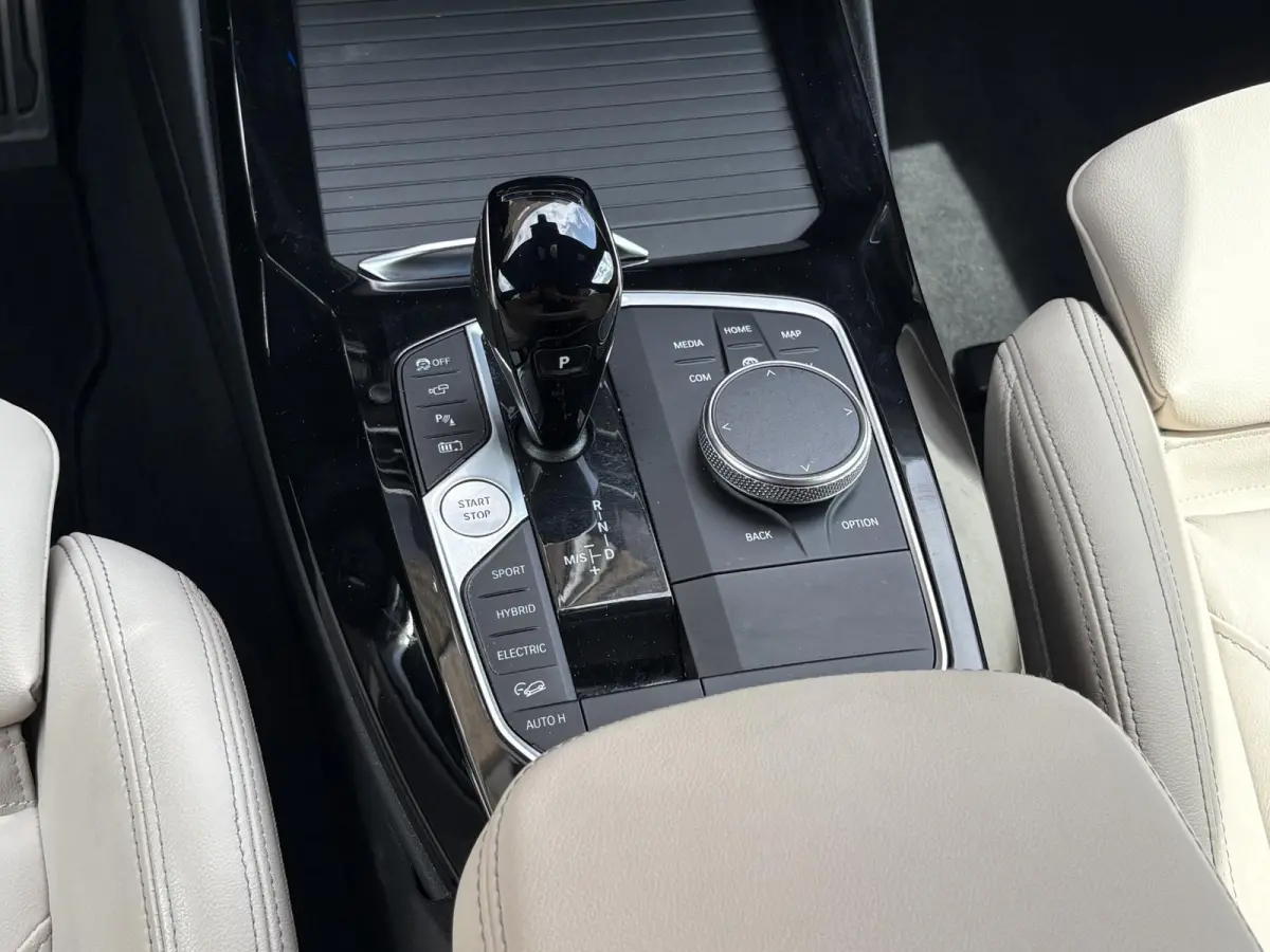 xDrive30e Business Edition Plus 1E EIG./NL-AUTO/FULL OPTIONS!