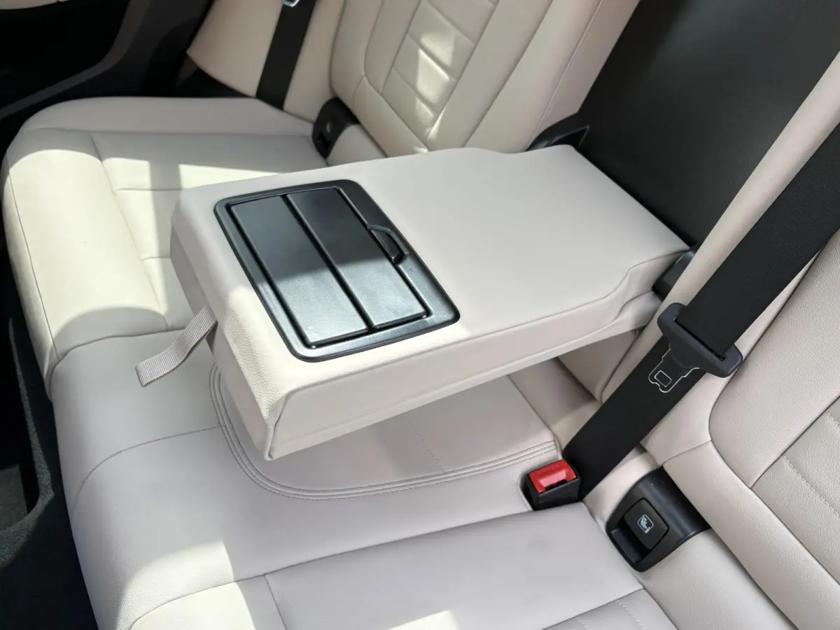 xDrive30e Business Edition Plus 1E EIG./NL-AUTO/FULL OPTIONS!