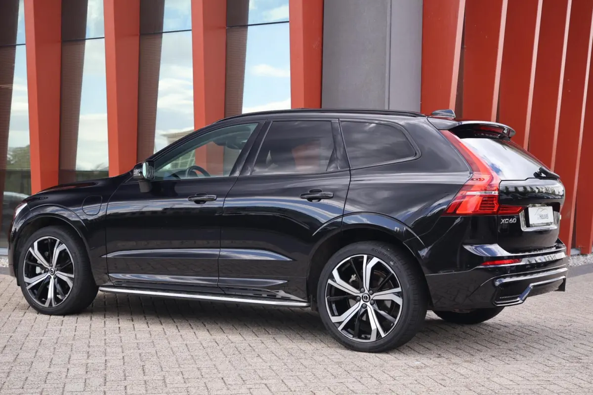 T6 Recharge AWD Plus Dark | Stoelverwarming | Parkeercamera | Panoramadak | Long Range | Pilot Assist | Leder | Treeplanken | Keyless