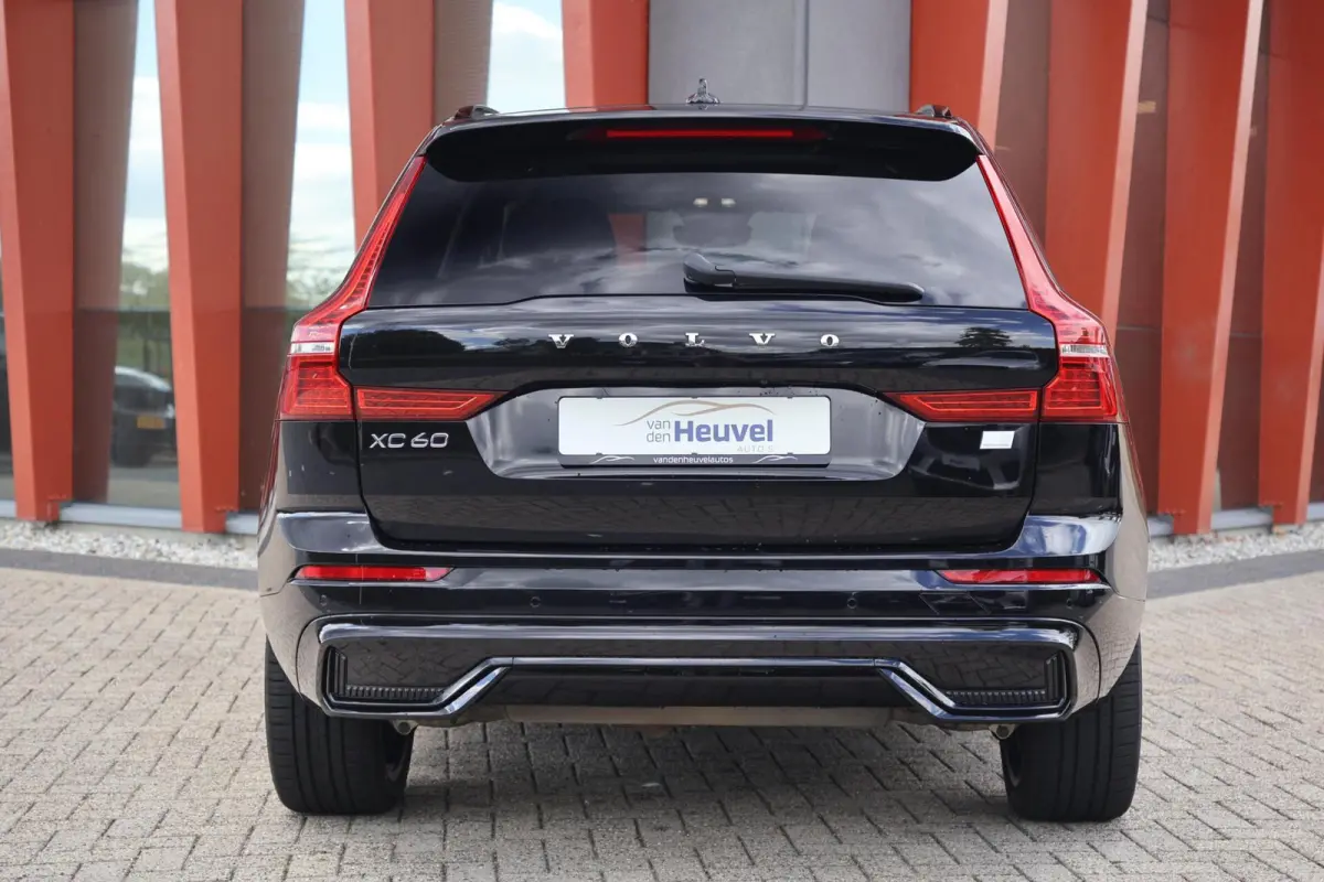 T6 Recharge AWD Plus Dark | Stoelverwarming | Parkeercamera | Panoramadak | Long Range | Pilot Assist | Leder | Treeplanken | Keyless