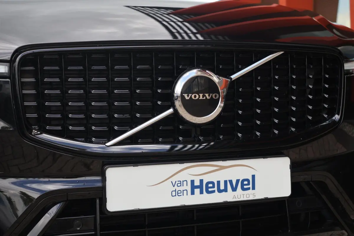 T6 Recharge AWD Plus Dark | Stoelverwarming | Parkeercamera | Panoramadak | Long Range | Pilot Assist | Leder | Treeplanken | Keyless