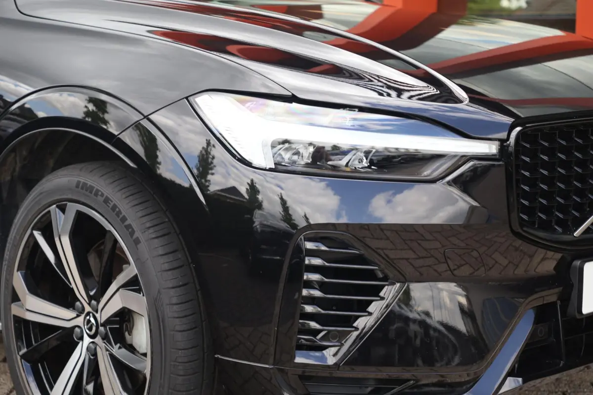 T6 Recharge AWD Plus Dark | Stoelverwarming | Parkeercamera | Panoramadak | Long Range | Pilot Assist | Leder | Treeplanken | Keyless
