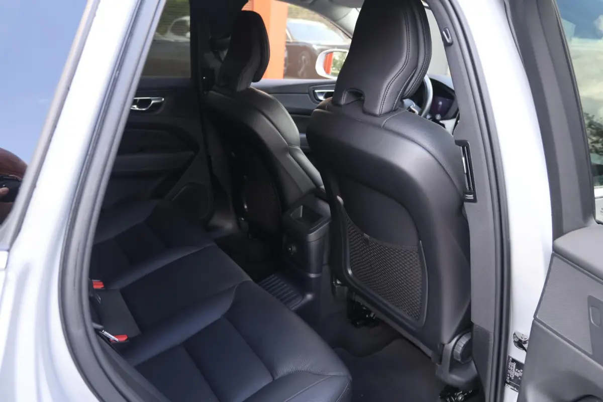 T6 Recharge AWD Inscription | Stoelverwarming | Trekhaak | Parkeercamera | Panoramadak | Long range | Pilot Assist | Leder | Keyless