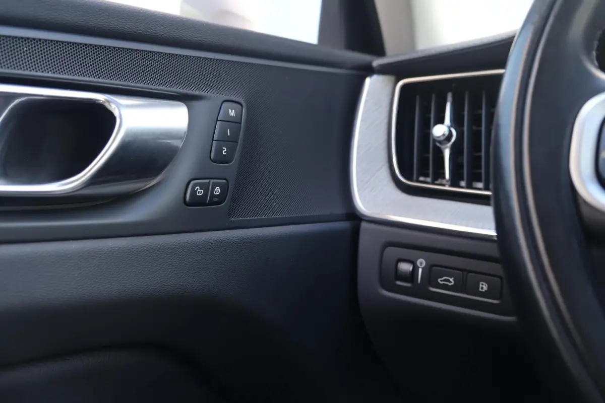 T6 Recharge AWD Inscription | Stoelverwarming | Trekhaak | Parkeercamera | Panoramadak | Long range | Pilot Assist | Leder | Keyless