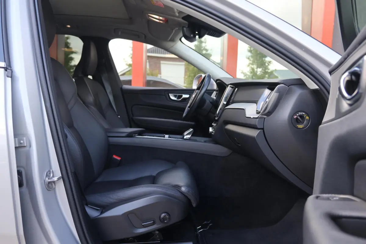 T6 Recharge AWD Inscription | Stoelverwarming | Trekhaak | Parkeercamera | Panoramadak | Long range | Pilot Assist | Leder | Keyless