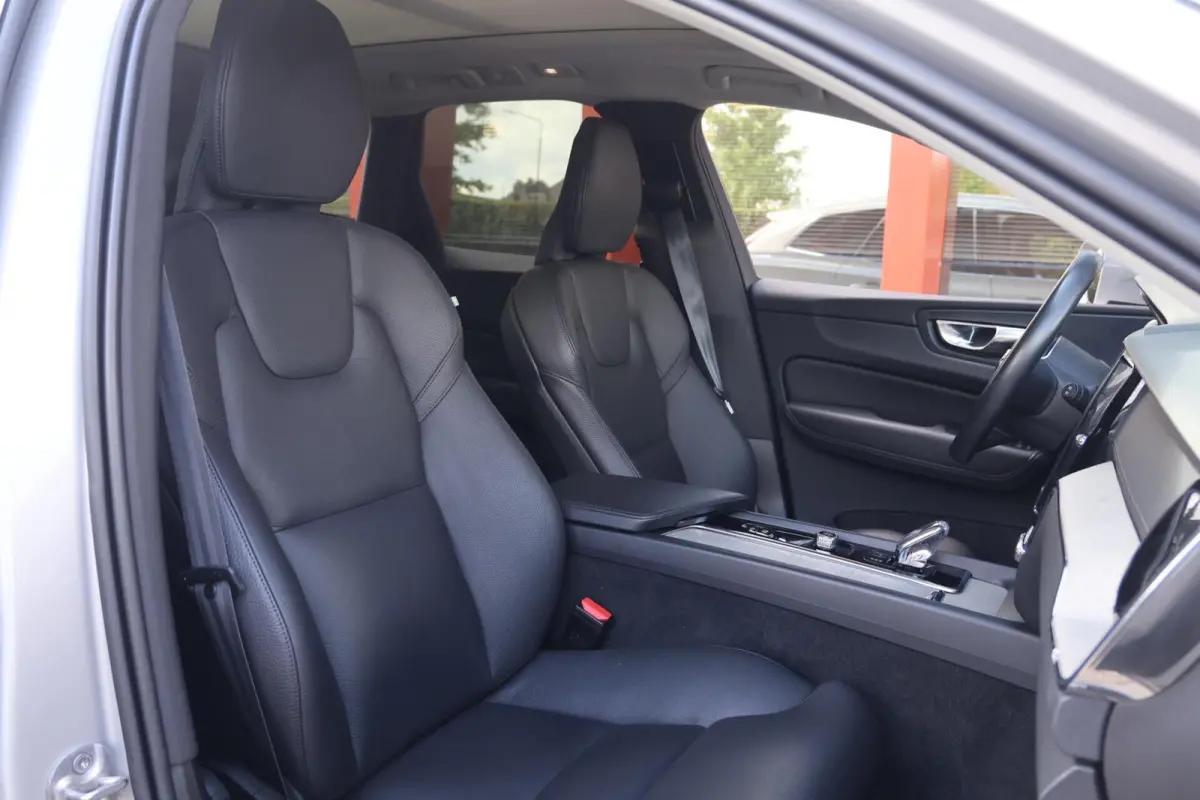 T6 Recharge AWD Inscription | Stoelverwarming | Trekhaak | Parkeercamera | Panoramadak | Long range | Pilot Assist | Leder | Keyless
