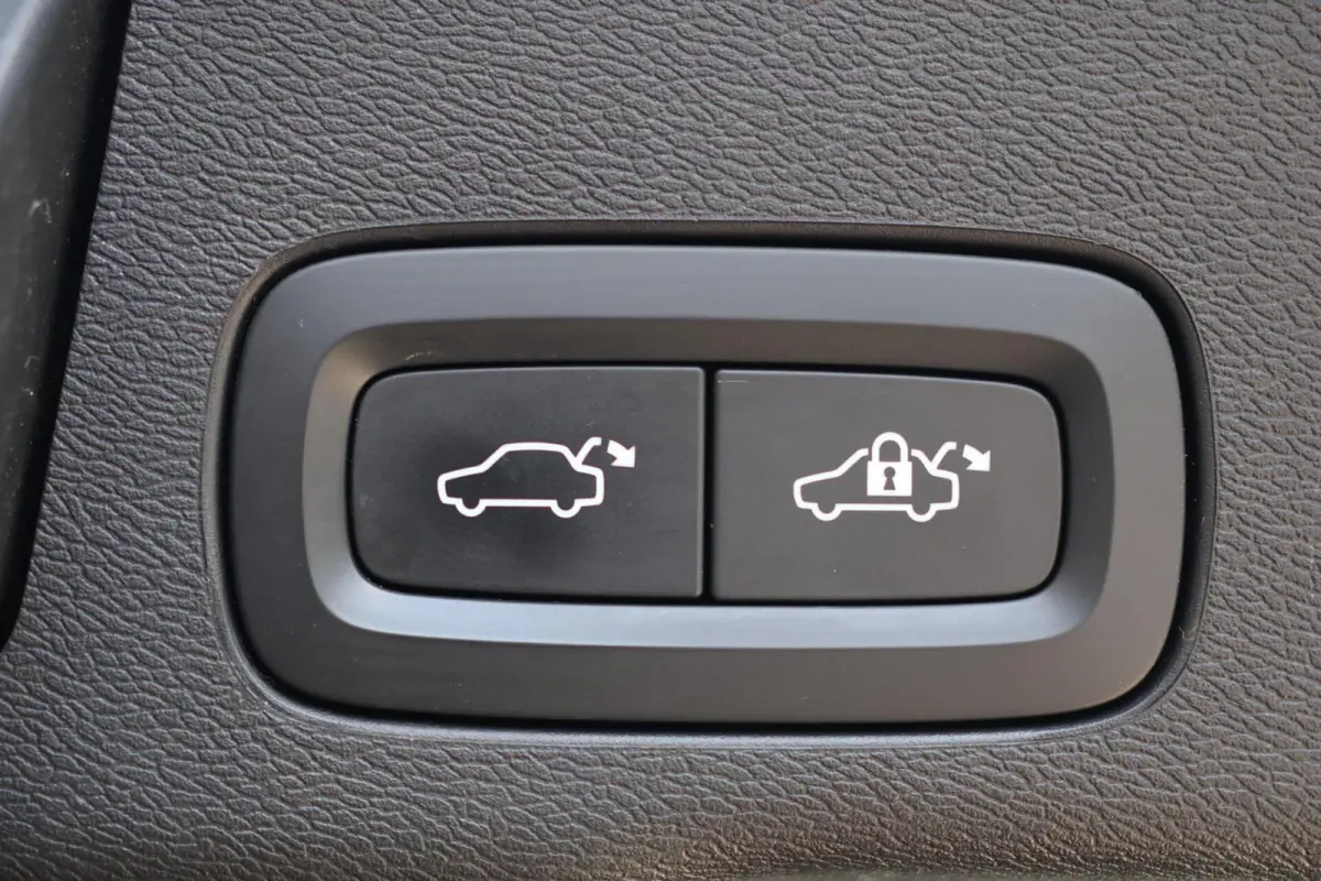 T6 Recharge AWD Inscription | Stoelverwarming | Trekhaak | Parkeercamera | Panoramadak | Long range | Pilot Assist | Leder | Keyless