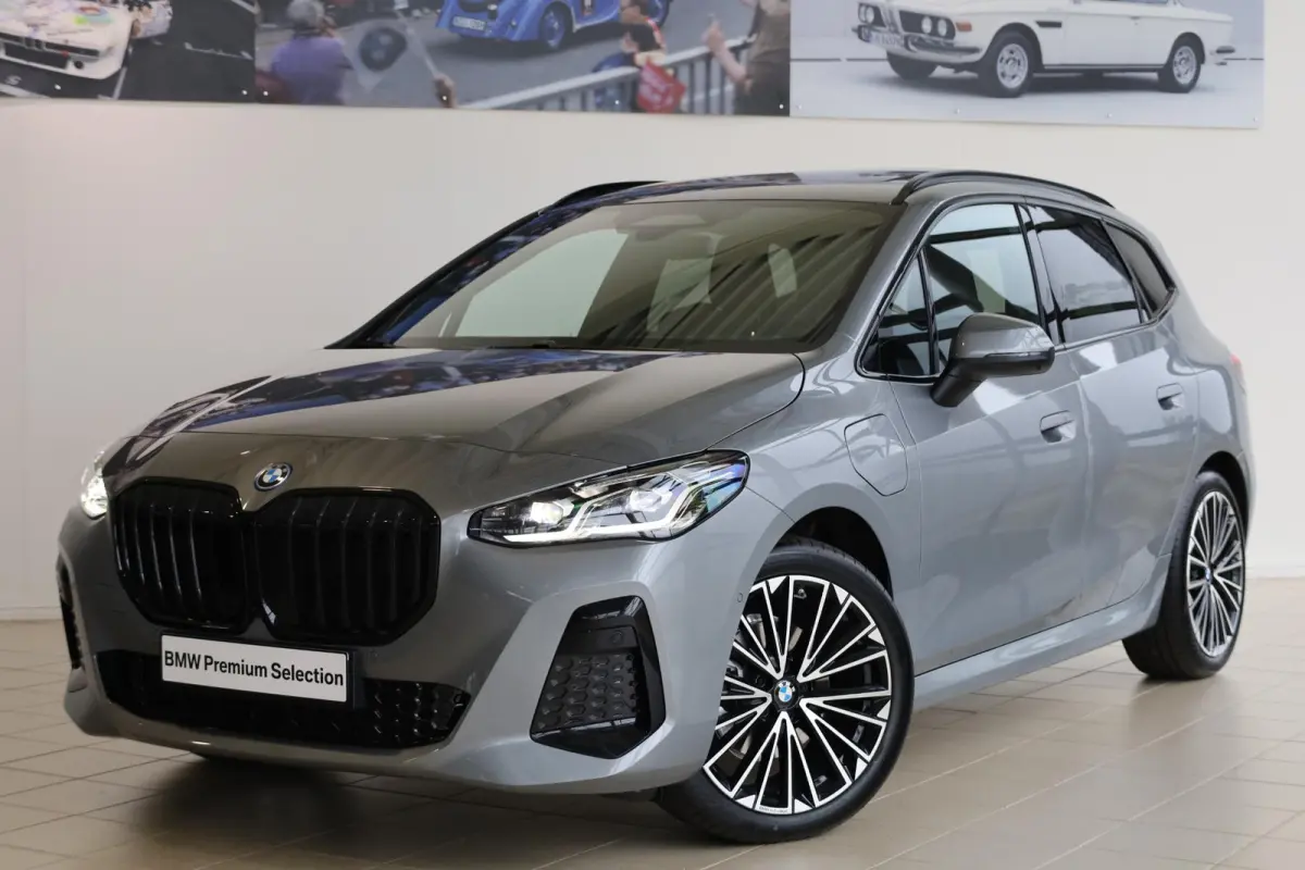 225e xDrive | M Sport | Panoramadak | Driving Assistant Professional | Comfort Access | Head-Up Display | Trekhaak