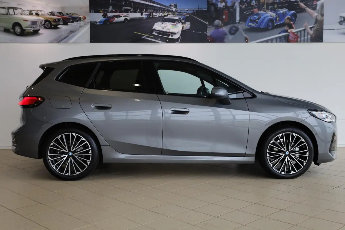225e xDrive | M Sport | Panoramadak | Driving Assistant Professional | Comfort Access | Head-Up Display | Trekhaak