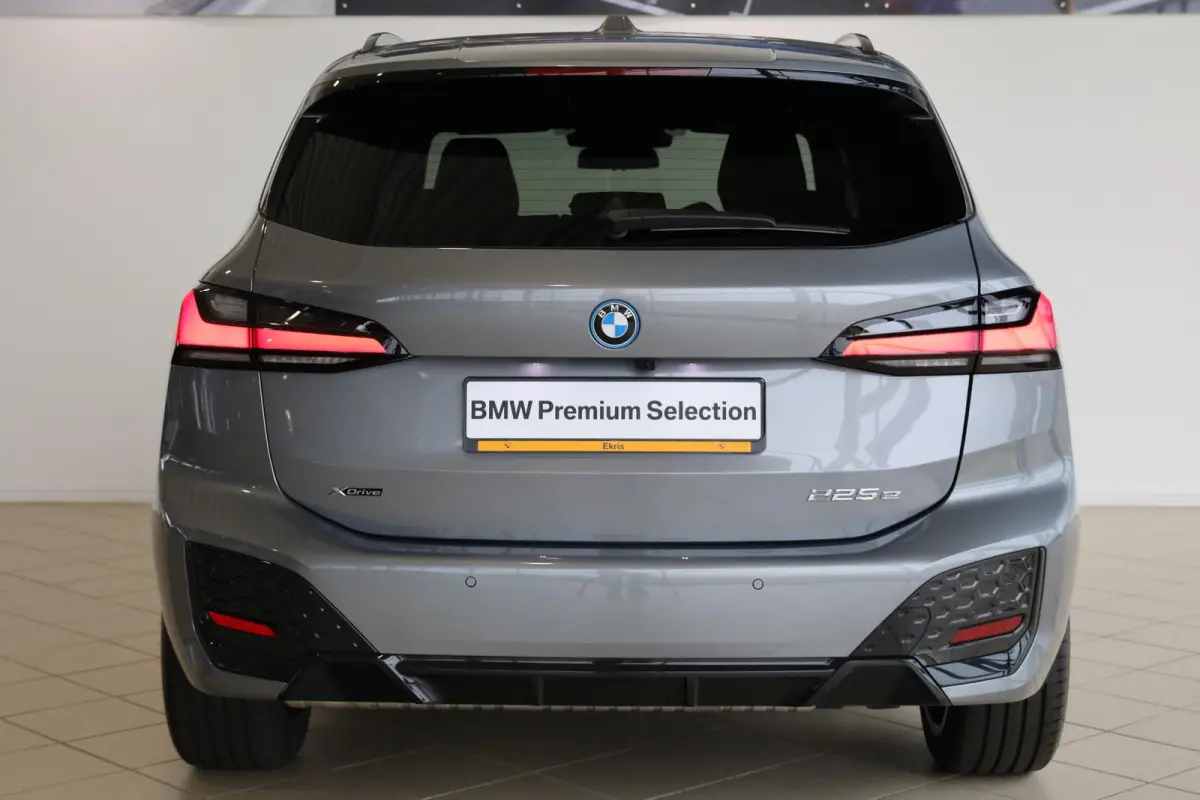 225e xDrive | M Sport | Panoramadak | Driving Assistant Professional | Comfort Access | Head-Up Display | Trekhaak