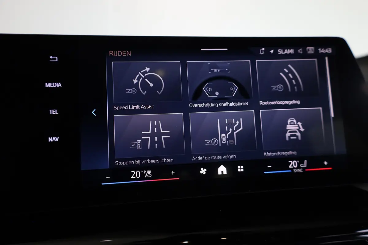 225e xDrive | M Sport | Panoramadak | Driving Assistant Professional | Comfort Access | Head-Up Display | Trekhaak