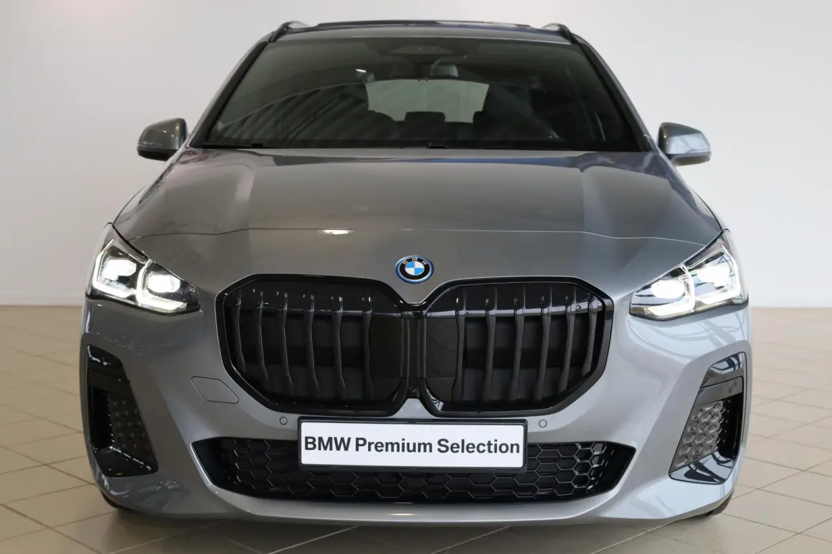 225e xDrive | M Sport | Panoramadak | Driving Assistant Professional | Comfort Access | Head-Up Display | Trekhaak