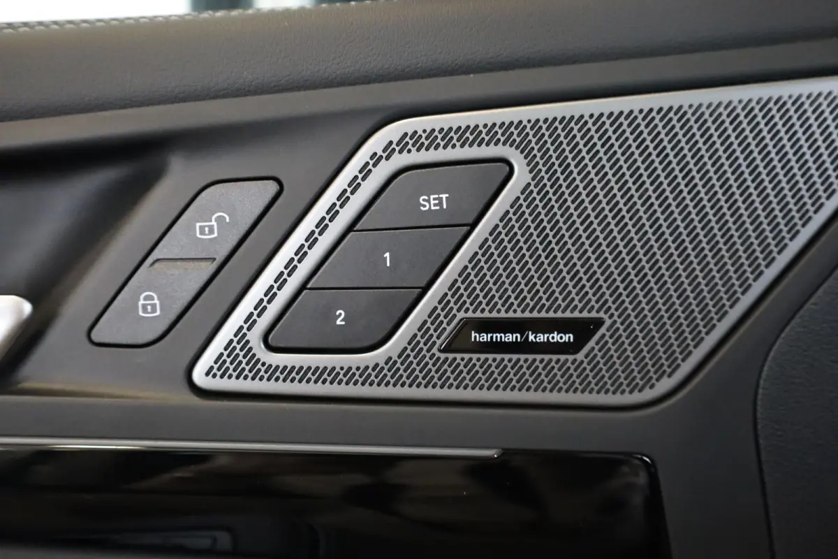 225e xDrive | M Sport | Panoramadak | Driving Assistant Professional | Comfort Access | Head-Up Display | Trekhaak