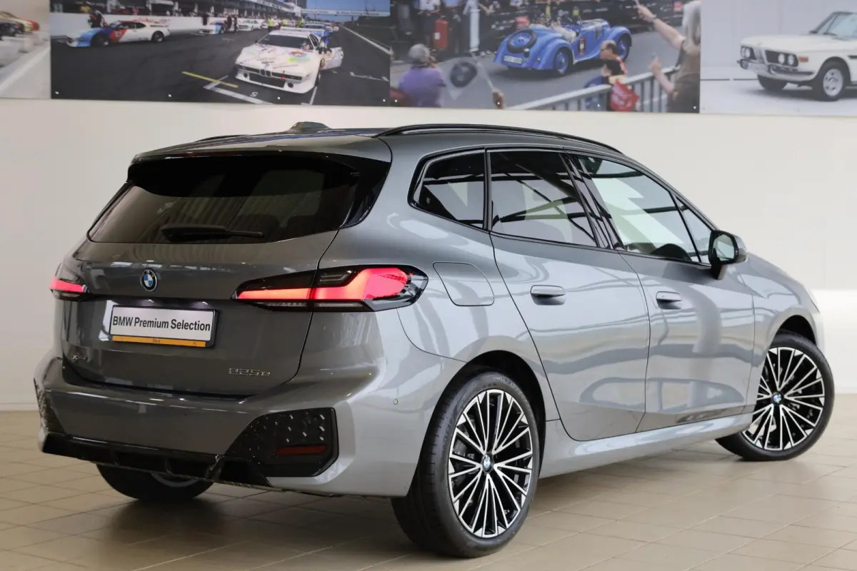 225e xDrive | M Sport | Panoramadak | Driving Assistant Professional | Comfort Access | Head-Up Display | Trekhaak