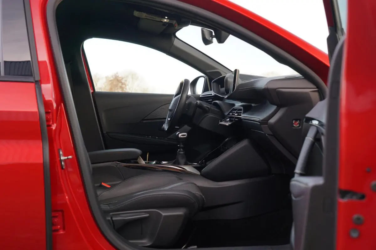 1.2 PureTech GT-line | Rouge Elixer | 3D-cockpit/AppleCarplay/LED/Camera/NAV - Lekker sportief!