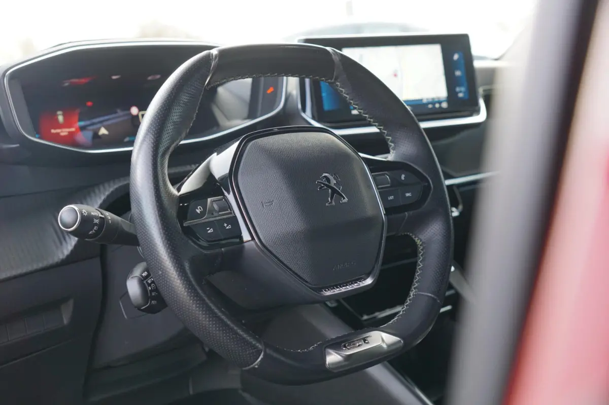 1.2 PureTech GT-line | Rouge Elixer | 3D-cockpit/AppleCarplay/LED/Camera/NAV - Lekker sportief!